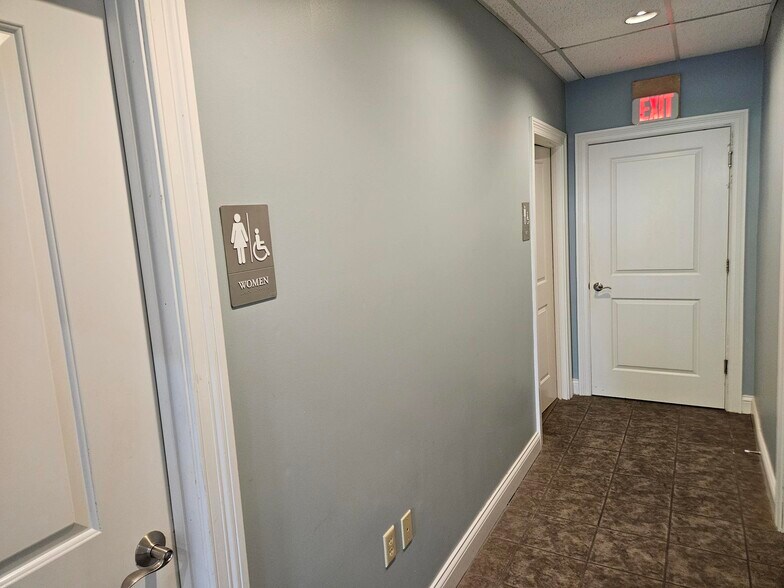 More Photos Of 10855 Indeco Dr, Cincinnati Office For Sale