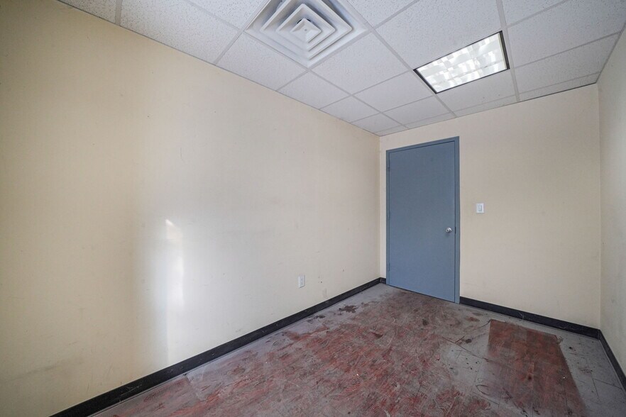 More Photos Of 1601 Arctic Avenue, Bohemia, NY 11716, Bohemia Warehouse For Lease