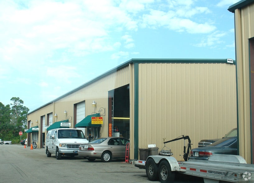 More Photos Of 2621 NE 9th Ave, Cape Coral Warehouse For Lease