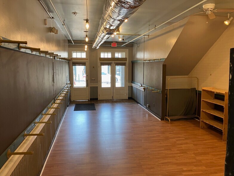 More Photos Of 96 N Market St, Charleston Storefront Retail Residential For Sale
