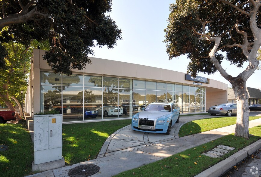 More Photos Of 4040 Campus Dr, Newport Beach Auto Dealership For Lease