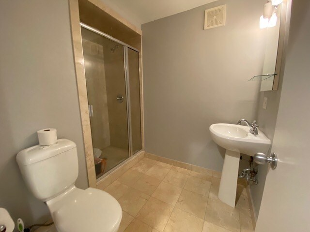 More Photos Of 687-689 N Milwaukee Ave, Chicago Apartments For Lease