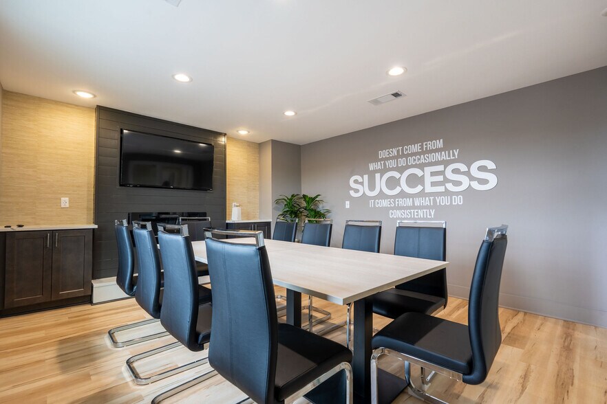 More Photos Of 608 Mauldin Dr, Woodstock Office For Lease