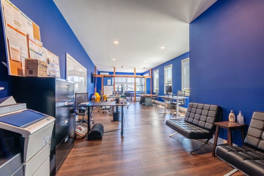 More Photos Of 1607 Dexter Ave N, Seattle Office For Lease