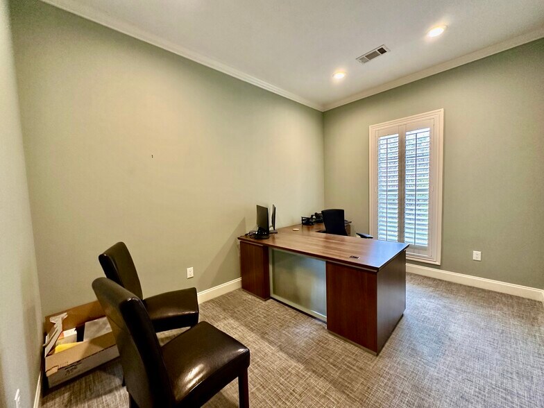 More Photos Of 302 Highland Park Cove, Ridgeland Medical For Lease