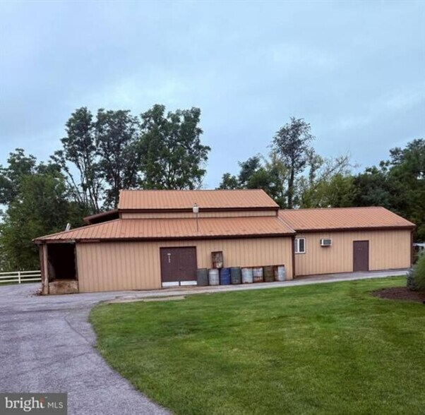 Primary Photo Of 10125 Mountain Rd, Orrstown Flex For Sale