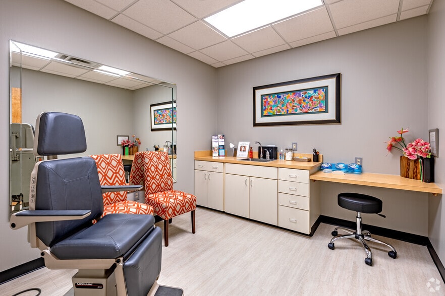 More Photos Of 3030 S Cooper St, Arlington Medical For Sale