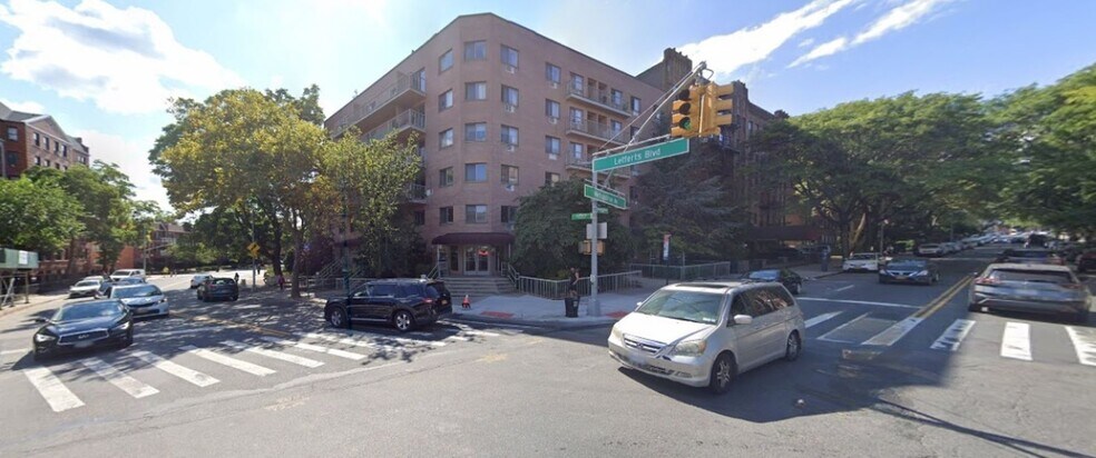Primary Photo Of 11882 Metropolitan Ave, Kew Gardens Apartments For Lease