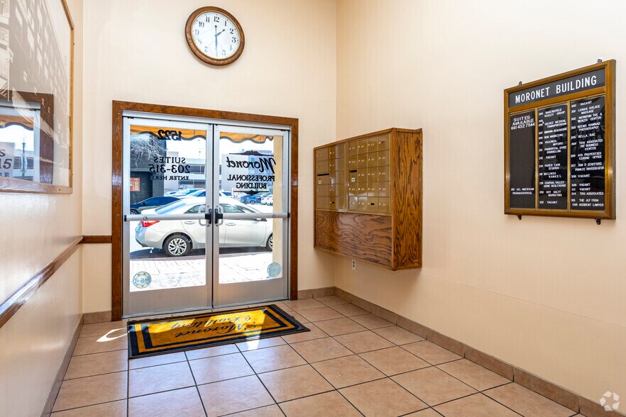 More Photos Of 1522 18th St, Bakersfield Storefront Retail Office For Lease