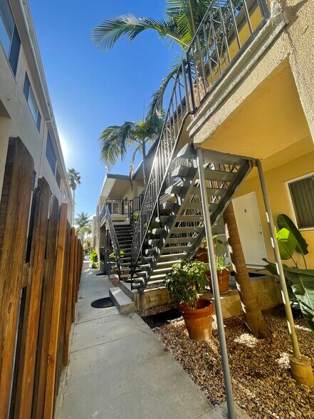 More Photos Of 823 5th St, Santa Monica Apartments For Sale