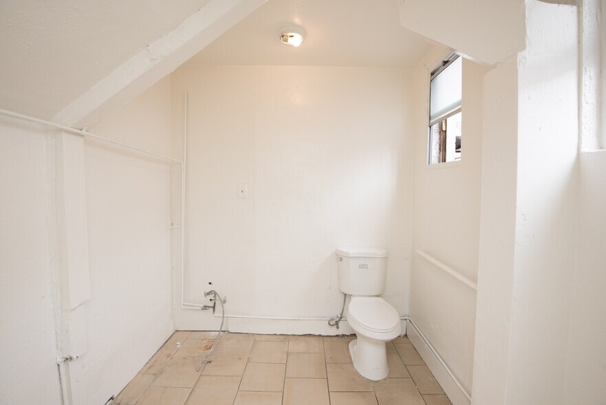 More Photos Of 5011 W Adams Blvd, Los Angeles Freestanding For Sale