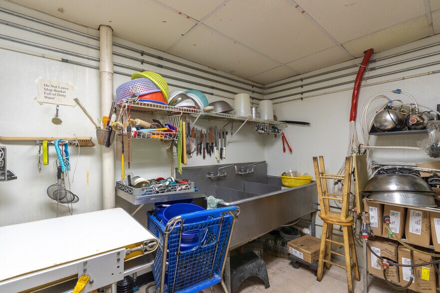 More Photos Of 2441 NW 43rd St, Gainesville Storefront For Sale