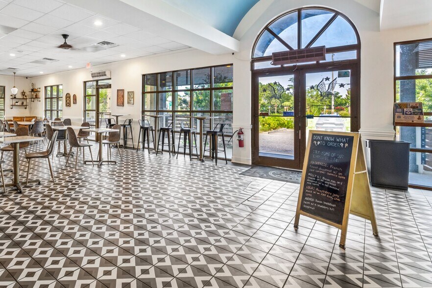 More Photos Of 11359 Highway 17, Pawleys Island Restaurant For Sale