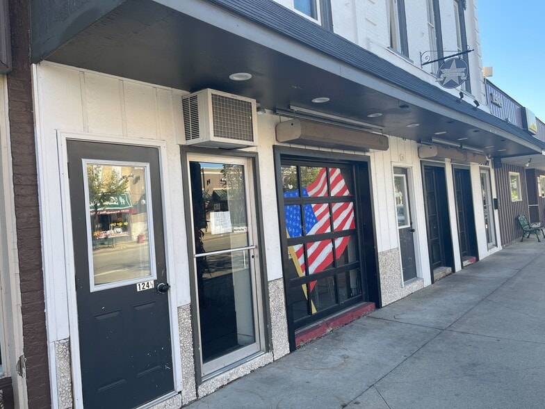 More Photos Of 124-128 W Chicago Blvd, Tecumseh Storefront Retail Residential For Lease