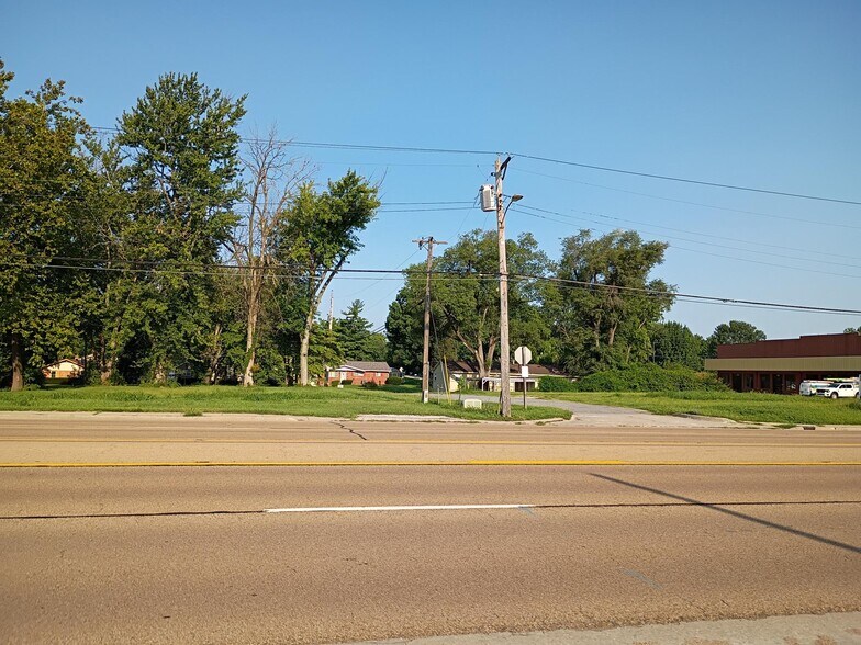 More Photos Of 5305 N Illinois, Fairview Heights Office For Lease