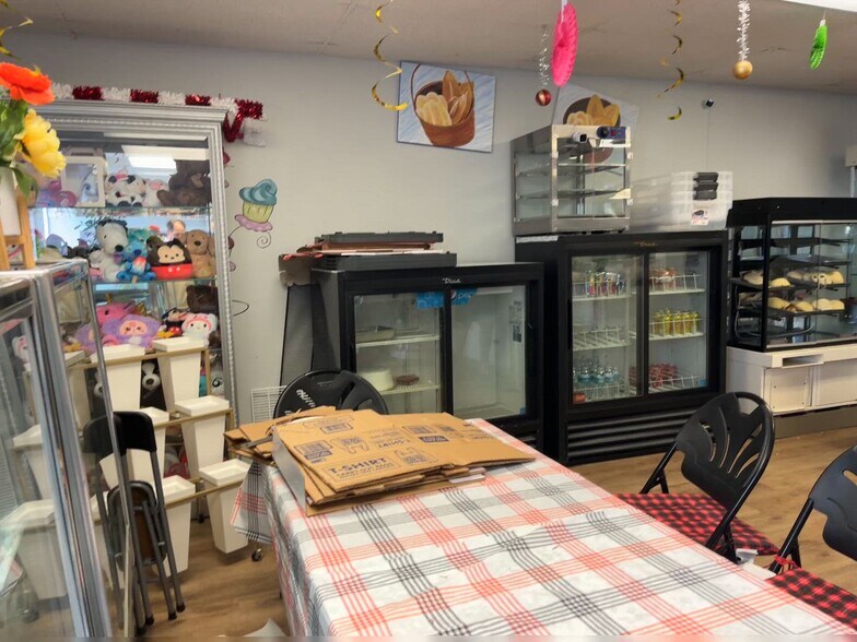 More Photos Of 1906 Parental Home Rd, Jacksonville Storefront For Sale