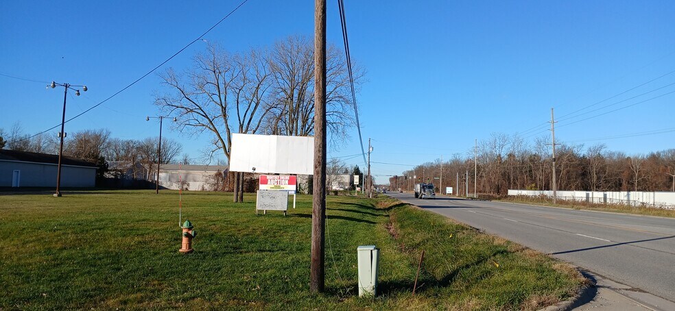More Photos Of 806 W Us Highway 20, Michigan City Showroom For Lease