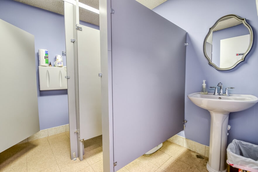 More Photos Of 1366 E 346th St, Eastlake Restaurant For Sale
