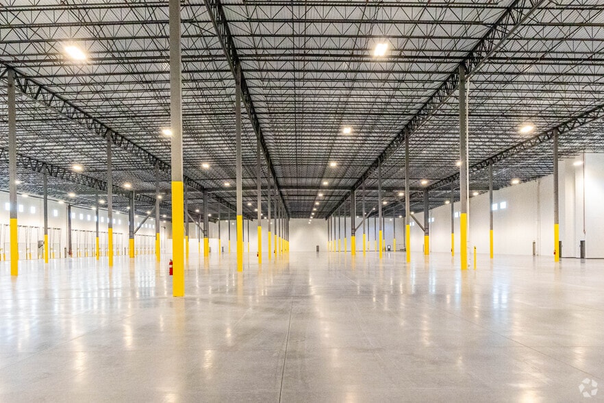 More Photos Of 925 Newark Ave, Elizabeth Unknown For Lease