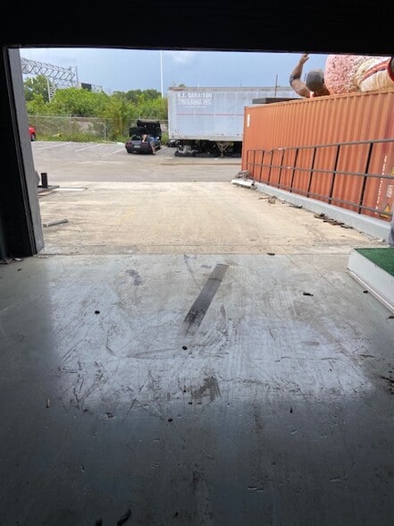 More Photos Of 5300 N Powerline Rd, Fort Lauderdale Warehouse For Lease