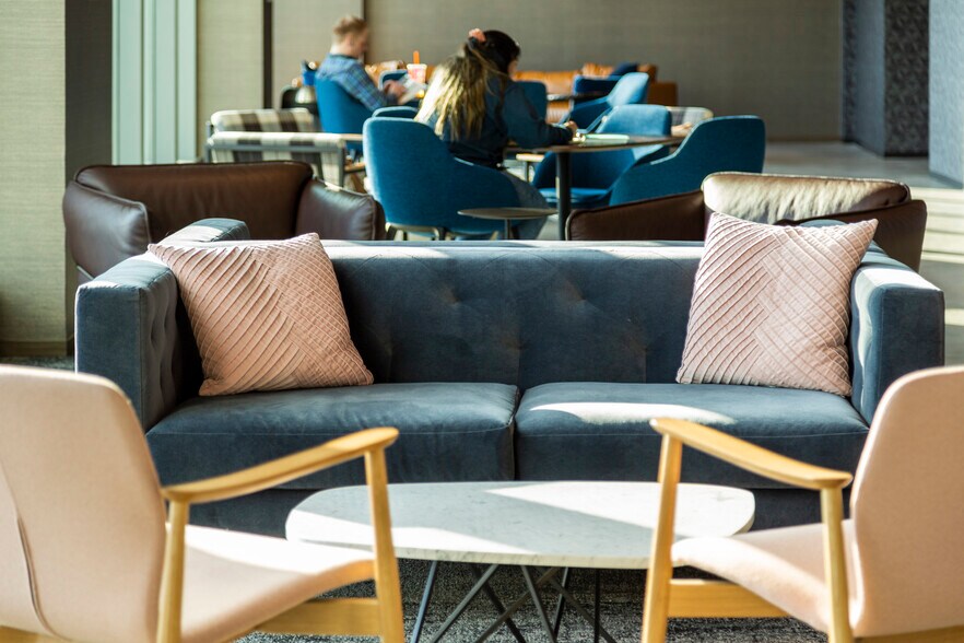 More Photos Of 550 W Jackson Blvd, Chicago Office For Lease