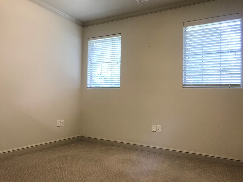 More Photos Of 5592 Davis Blvd, North Richland Hills Coworking Space