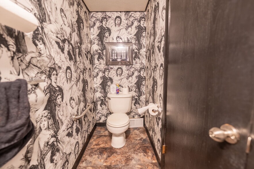 More Photos Of 733-735 Allegheny River Blvd, Verona Storefront For Sale