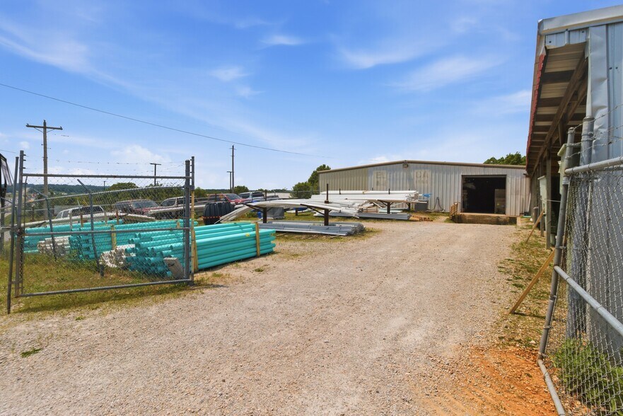 More Photos Of 1015 Preacher Roe Blvd, West Plains General Retail For Sale