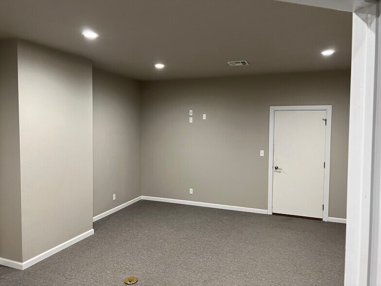 More Photos Of 3450 W 151st St S, Kiefer Warehouse For Lease