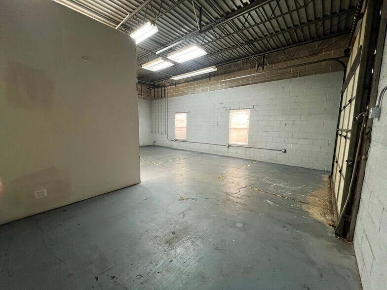 More Photos Of 225 James St, Bensenville Warehouse For Lease