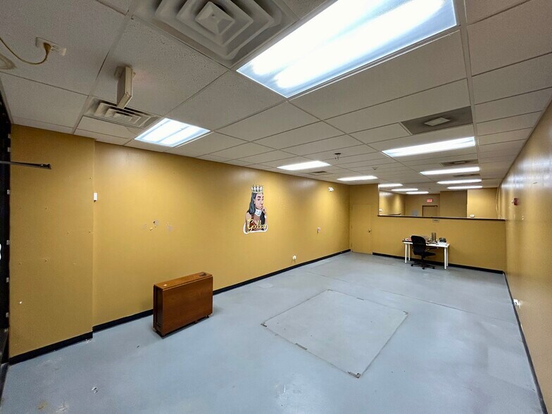 More Photos Of 709 S 5th Ave, Maywood Unknown For Lease