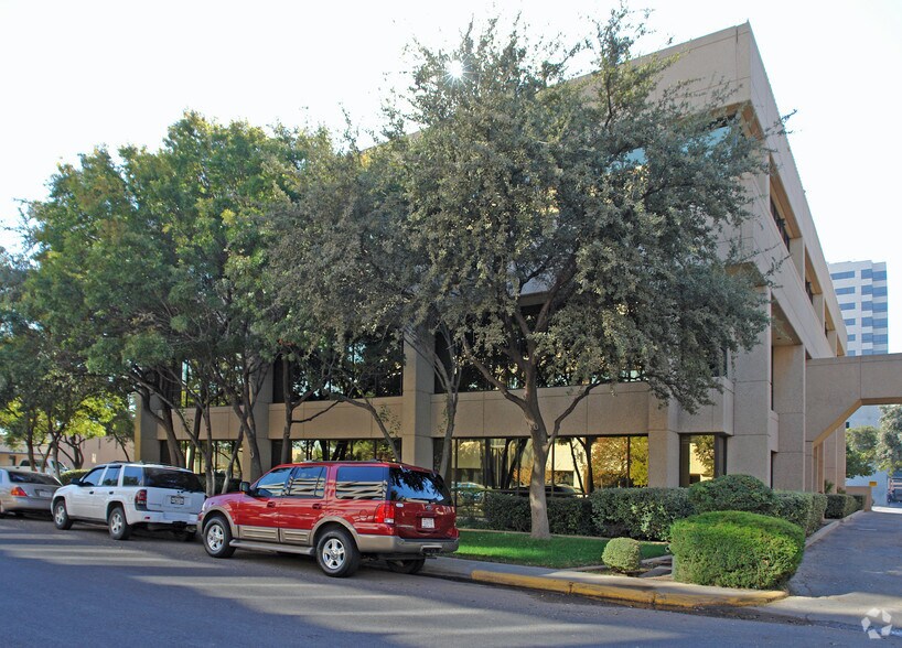 More Photos Of 407 N Big Spring St, Midland Office For Lease