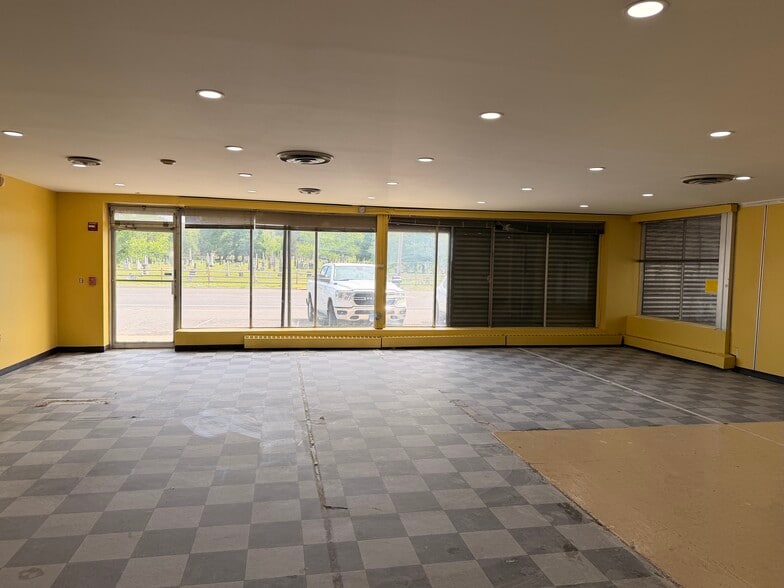 More Photos Of 620 Ella T Grasso Blvd, New Haven Manufacturing For Lease