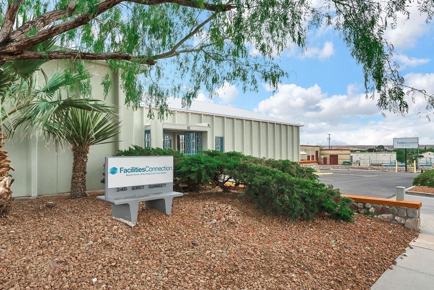 More Photos Of 240 E Sunset Rd, El Paso Office For Lease