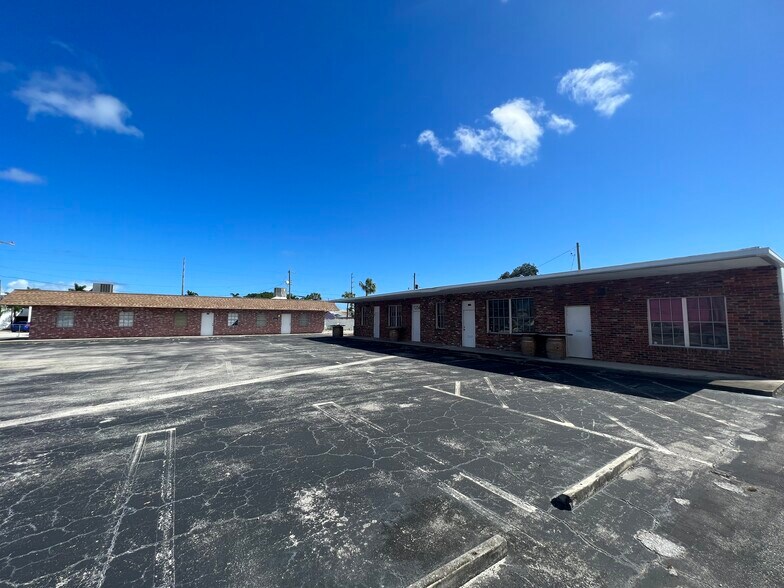 Primary Photo Of 1254 Okeechobee Rd, West Palm Beach Office Residential For Lease