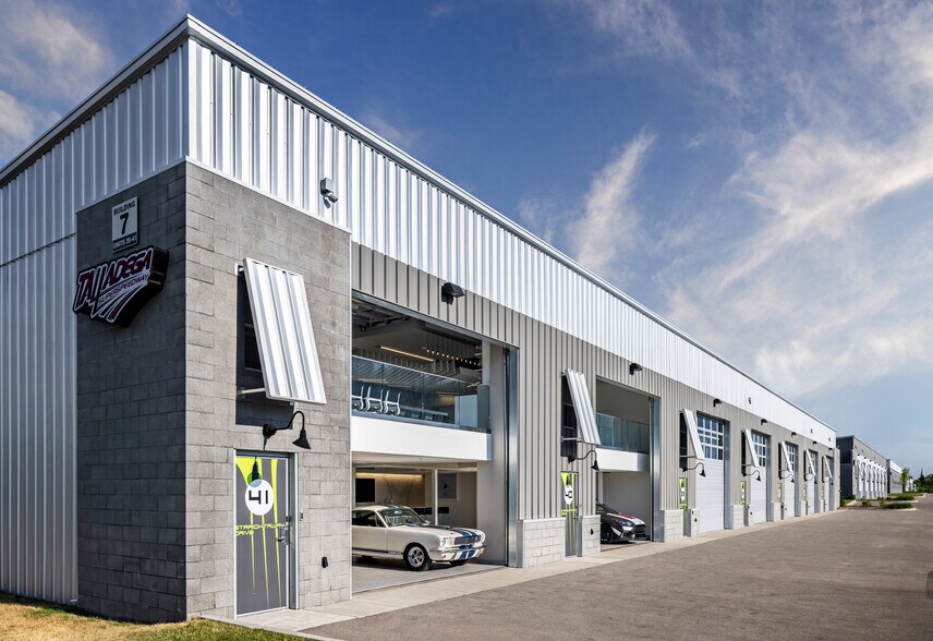 More Photos Of 40-41 Straightaway Dr, Pontiac Parking Garage For Sale