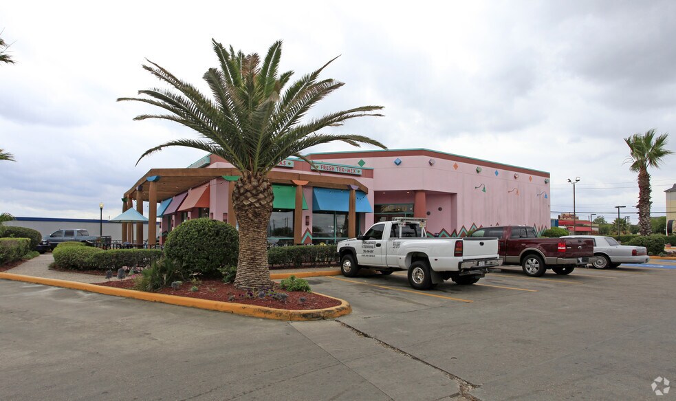 Primary Photo Of 9220 Gulf Fwy, Houston Freestanding For Lease