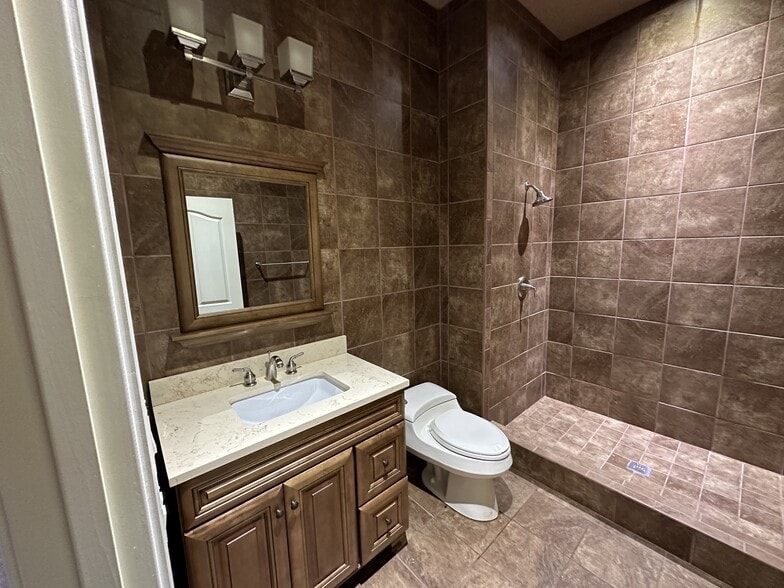 More Photos Of 13106 Lookout Rdg, San Antonio Warehouse For Sale
