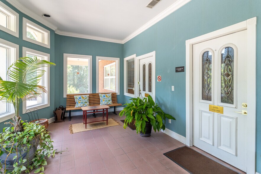 More Photos Of 1421 Ross Dr, Dalton Office For Sale