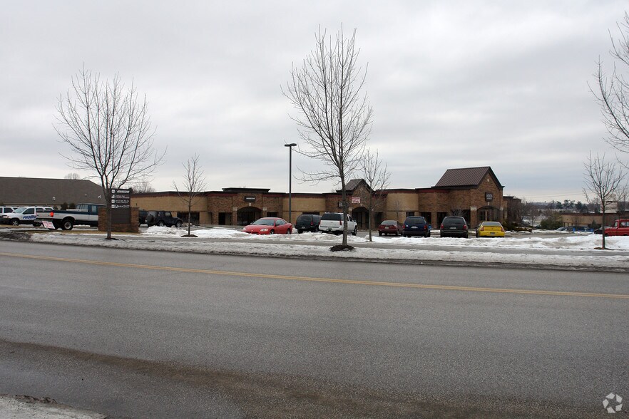 More Photos Of 413-431 S Landmark Ave, Bloomington Medical For Lease