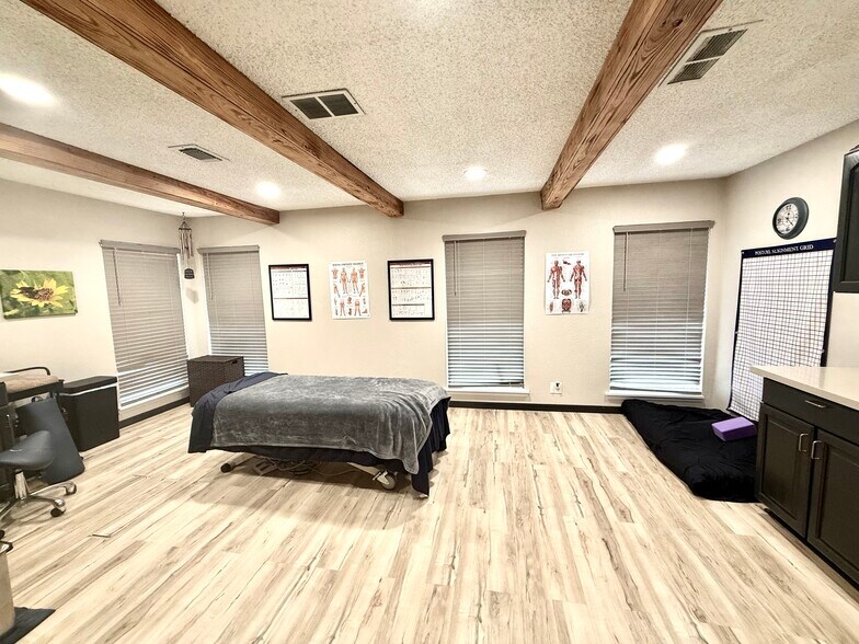 More Photos Of 1020 18th St, Woodward Office For Sale