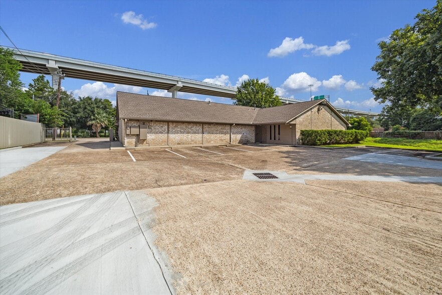 More Photos Of 11930 Sam Houston Pky, Houston Office For Sale