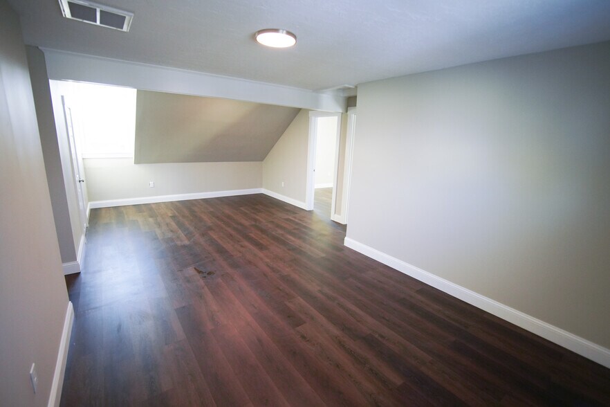 More Photos Of 5 Oak St, Middleborough Apartments For Sale