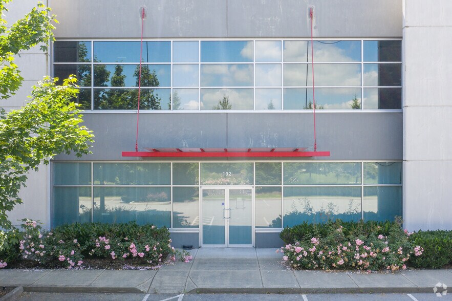 More Photos Of 8131 Wiggins St, Burnaby Warehouse For Lease