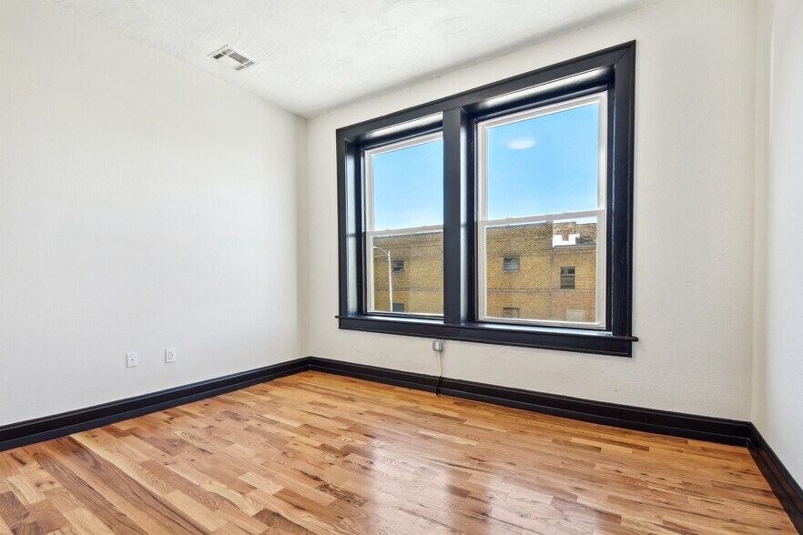 More Photos Of 5 N Park St, Sapulpa Storefront For Lease