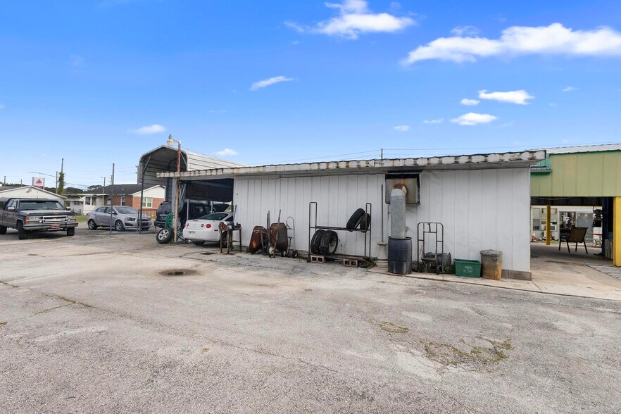 More Photos Of 2480 N Woodland Blvd, Deland Flex For Sale