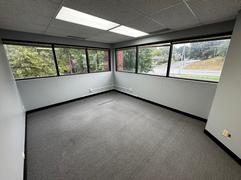 More Photos Of 10300 W 103rd St, Overland Park Unknown For Lease