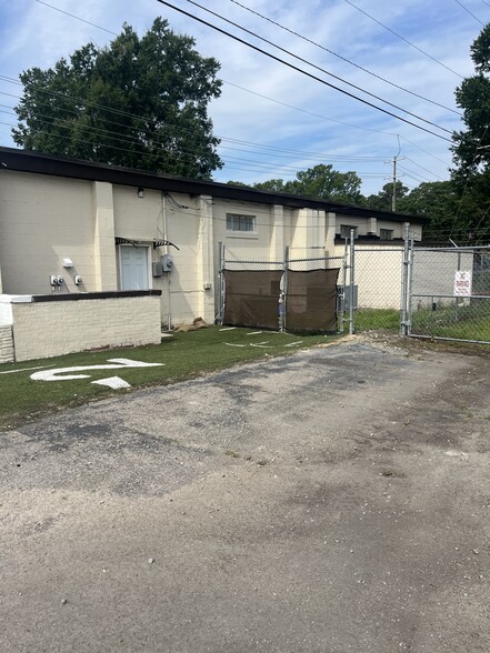 More Photos Of 305 Veterans Rd, Columbia Freestanding For Sale