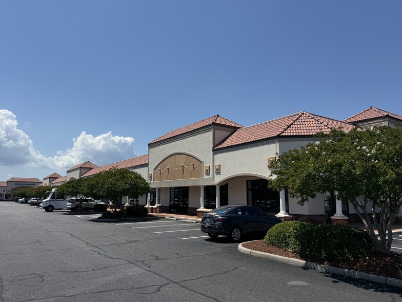 More Photos Of 869-879 Lynnhaven Pky, Virginia Beach Unknown For Lease