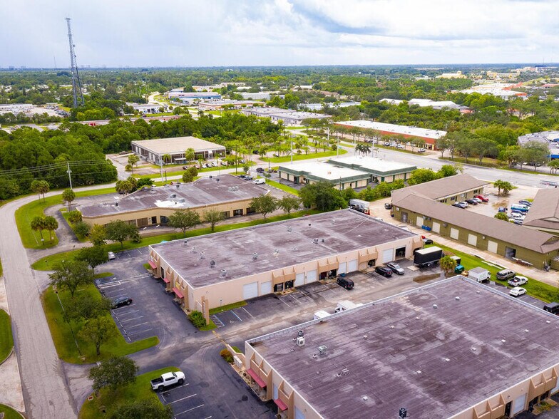More Photos Of 1360-1396 SE Huffman Rd, Port Saint Lucie Warehouse For Lease